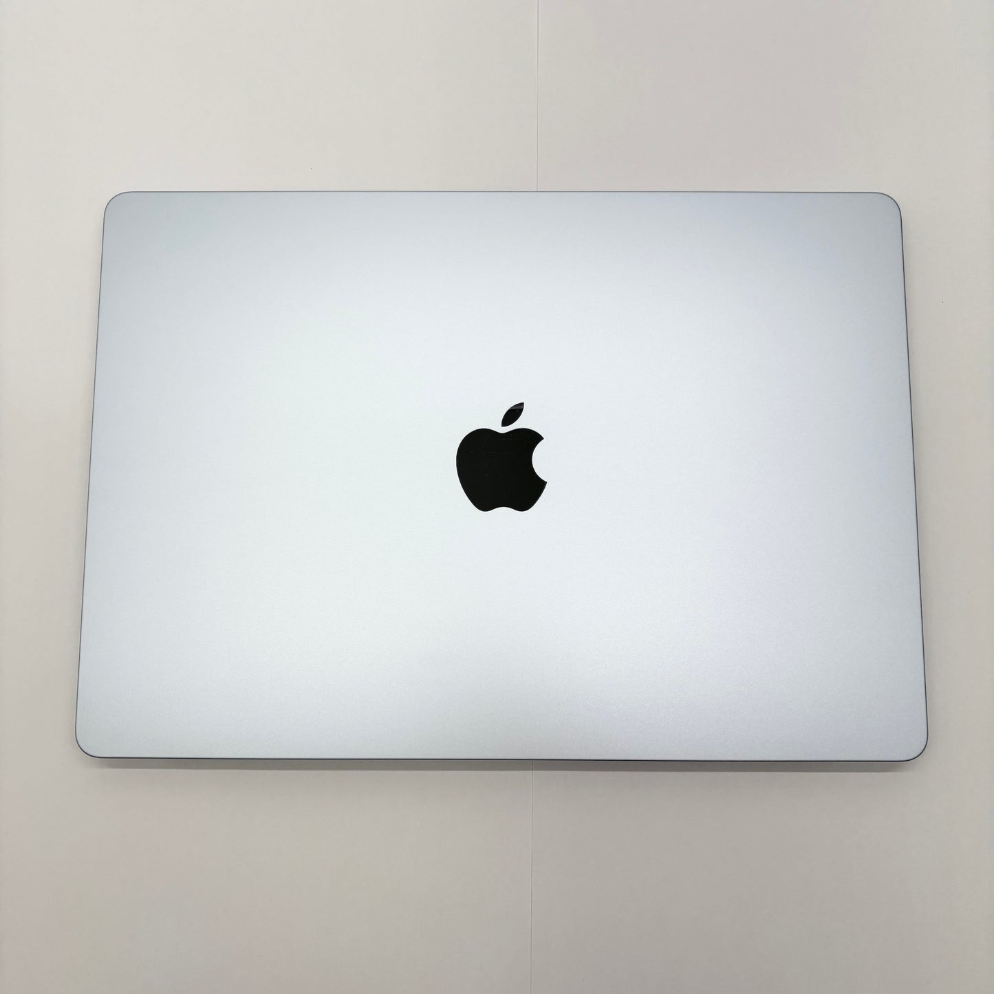 美品 MacBook Air 15インチ M4 CPU10コア GPU10コア 16GB 256GB スカイブルー バッテリー最大容量100%【C8103-80】