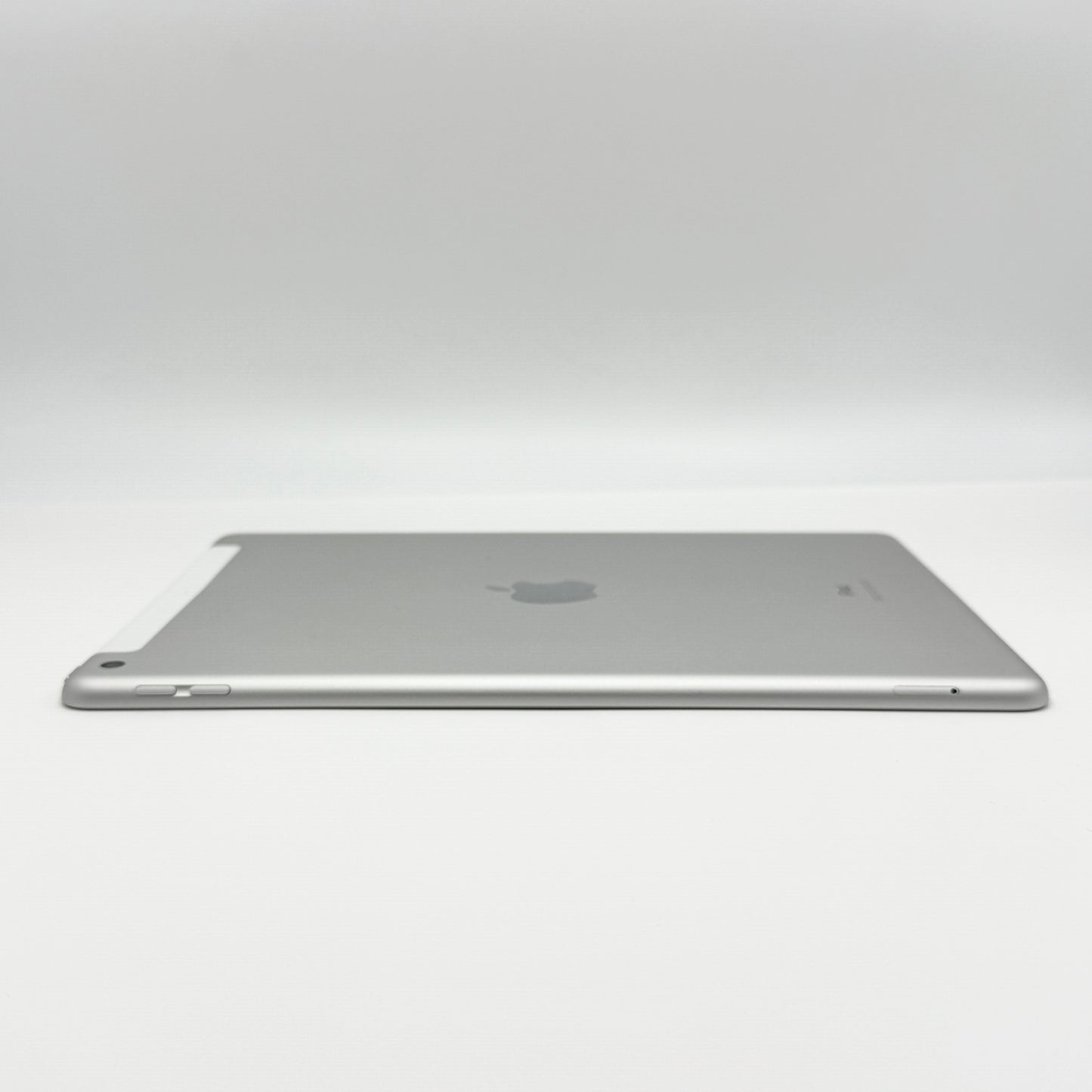 iPad 第7世代 Wi-Fi+Cellular 32GB MW6C2J/A シルバー バッテリー最大容量96%本体のみ【C7421-60】