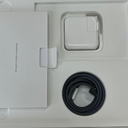 新品同様 美品 Apple MacBook Air Early2025 13インチ M4 16GB 256GB MW123J/A 充放電回数3回 バッテリー最大容量100%  限定保証 有効期限：2026年5月【C5330-80】