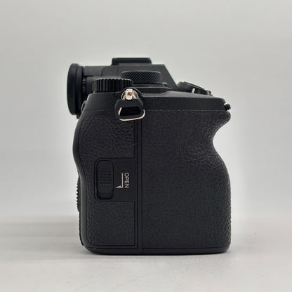 美品 SONY α7 V ILCE-7M5 ボディ シャッター回数7,087回【C8486-60】