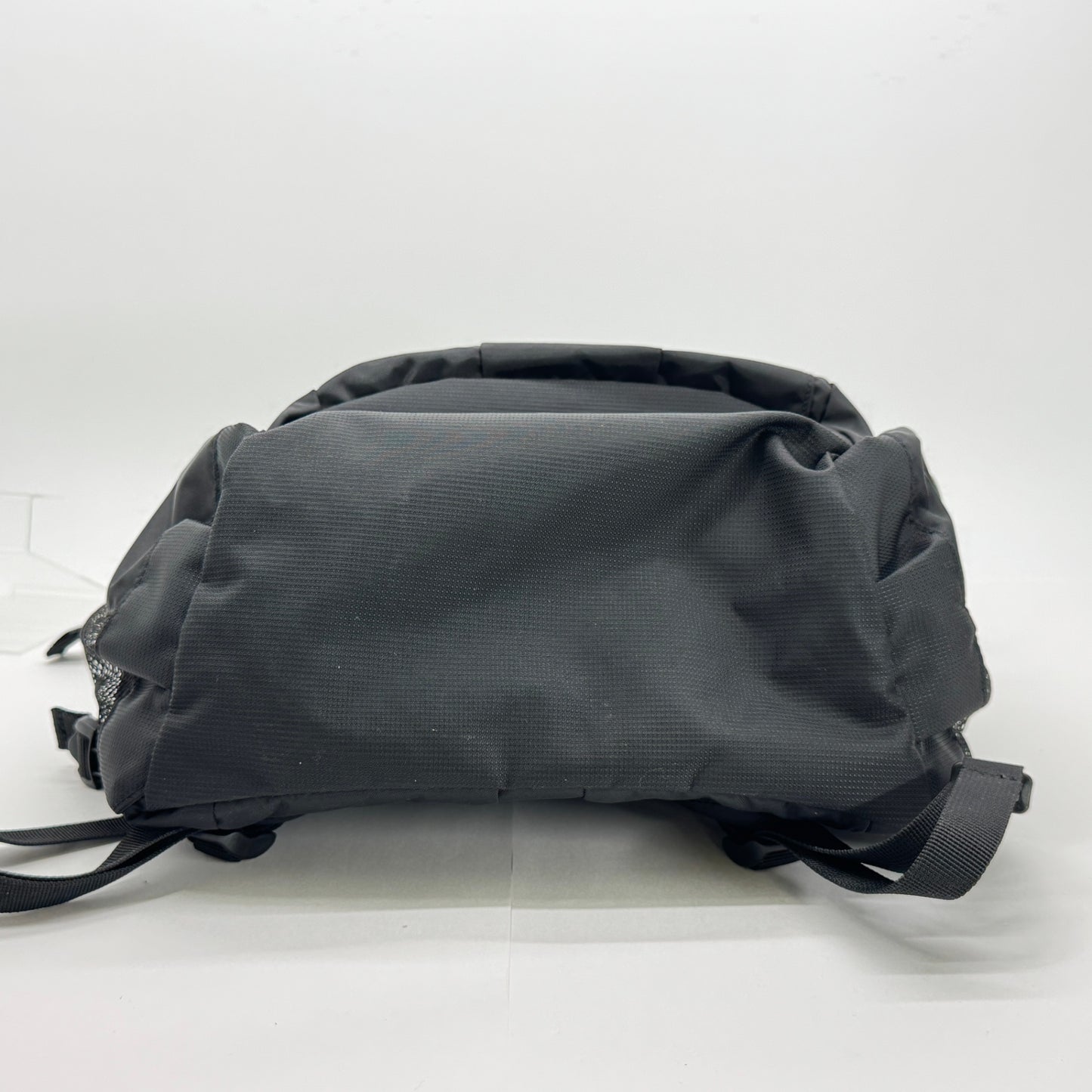 美品 Columbia コロンビア パナシーア 33L バックパック - 通勤・通学から旅行まで使える軽量・大容量の万能リュック【C8026】