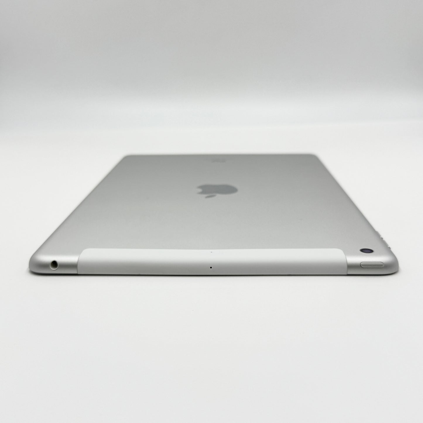 iPad 第7世代 Wi-Fi+Cellular 32GB MW6C2J/A シルバー バッテリー最大容量96%本体のみ【C7421-60】
