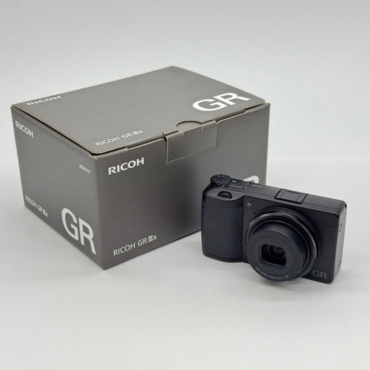 美品 保証あり RICOH リコー GR III x コンパクトデジタルカメラ  付属品完備 ショット数7,431回 【C7536-60】