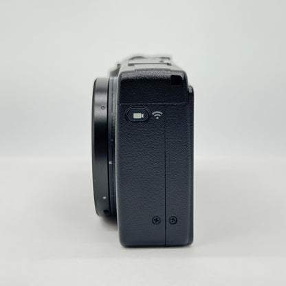 美品 保証あり RICOH リコー GR III x コンパクトデジタルカメラ  付属品完備 ショット数7,431回 【C7536-60】
