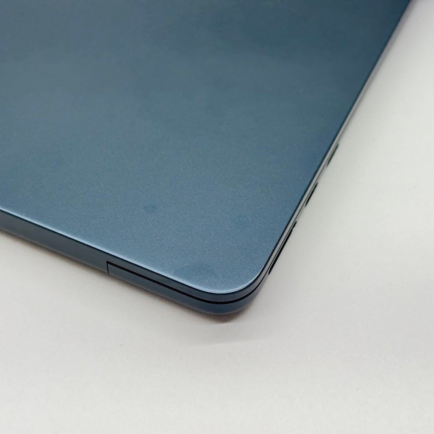 Apple MacBook Air 13インチ (Early 2024) Apple M3 8コア 8GB SSD 256GB ミッドナイト MRXV3J/A バッテリー最大容量93%【C7599-80】