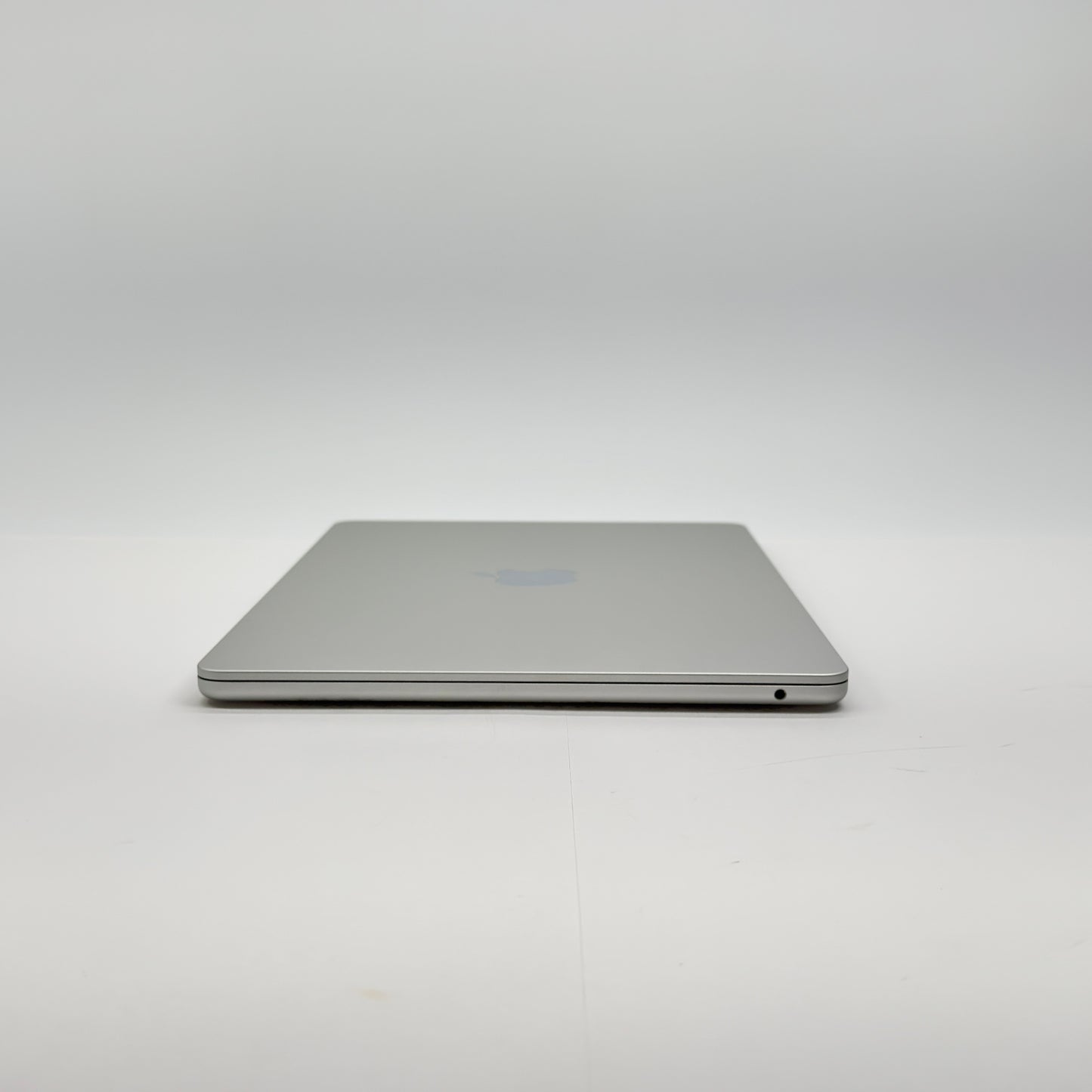美品 Apple MacBook Air 13インチ 2026 MDH74J/A M5 16GB 512GB シルバー  バッテリー最大容量100%【C7842-80】