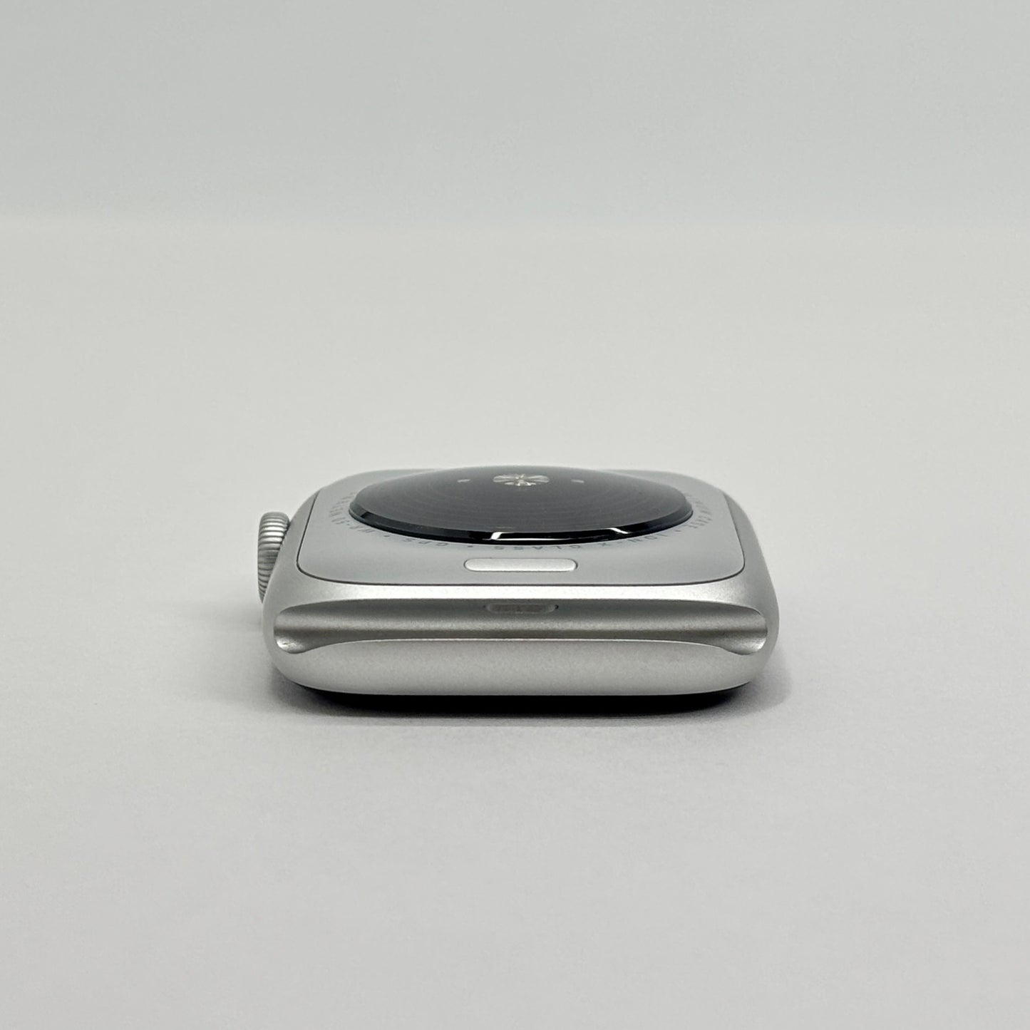 美品 Apple Watch SE 第2世代 GPS 44mm アルミニウム MA7X4J/A バッテリー最大容量100%【C8929-C】