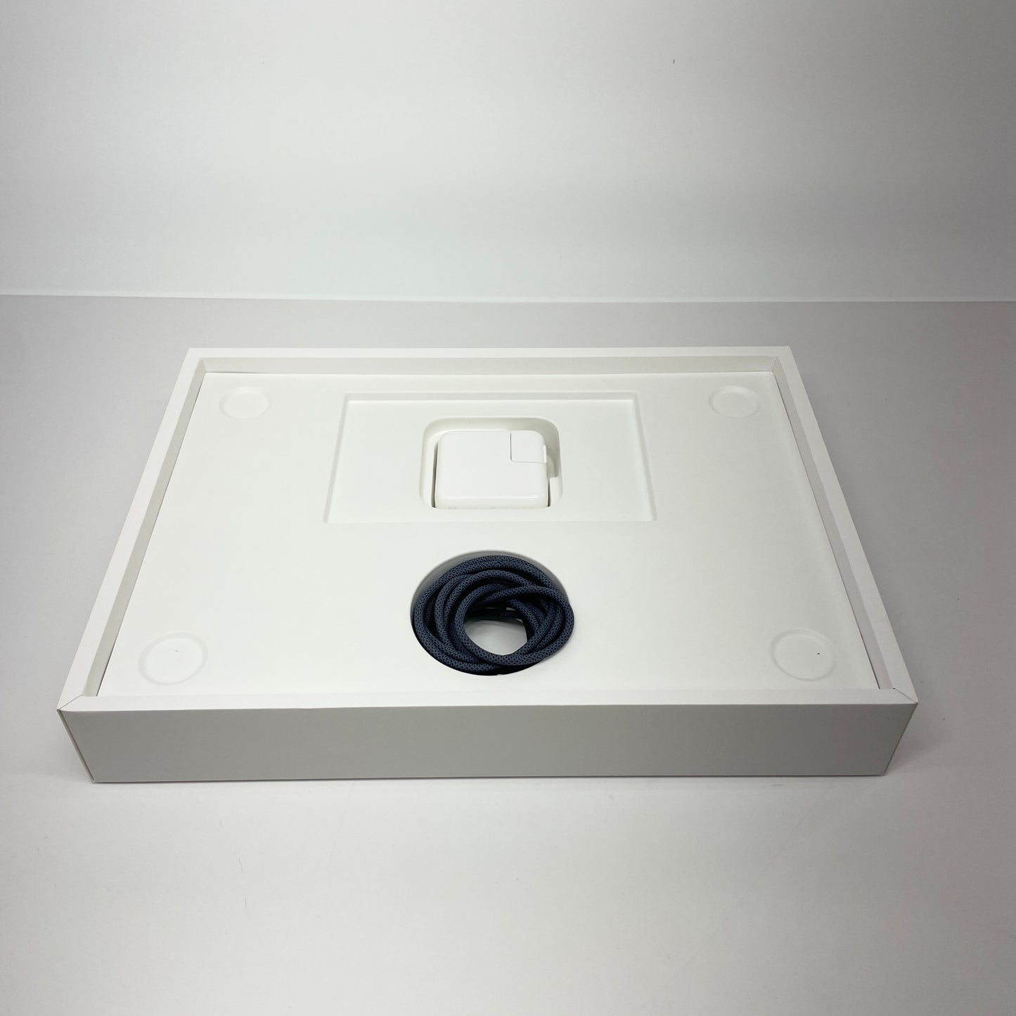 美品 Apple MacBook Air M2 2022 MLY33J/A 8GB SSD 256GB バッテリー最大容量100% 付属品完備【C4328-80】