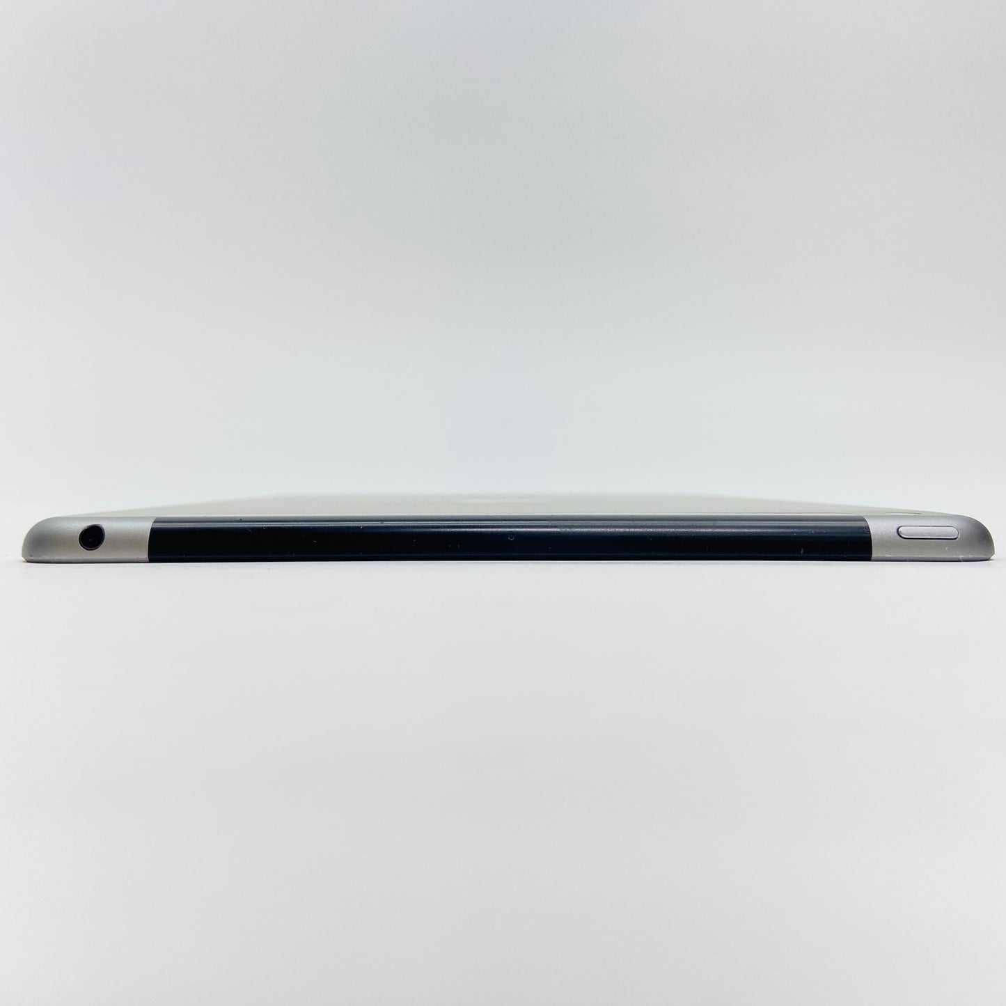 Apple iPad MR6N2J/A A1954 32GB 黒 ブラック 9.7インチ第6世代 WIFI+Cellularモデル 【C4064-60】