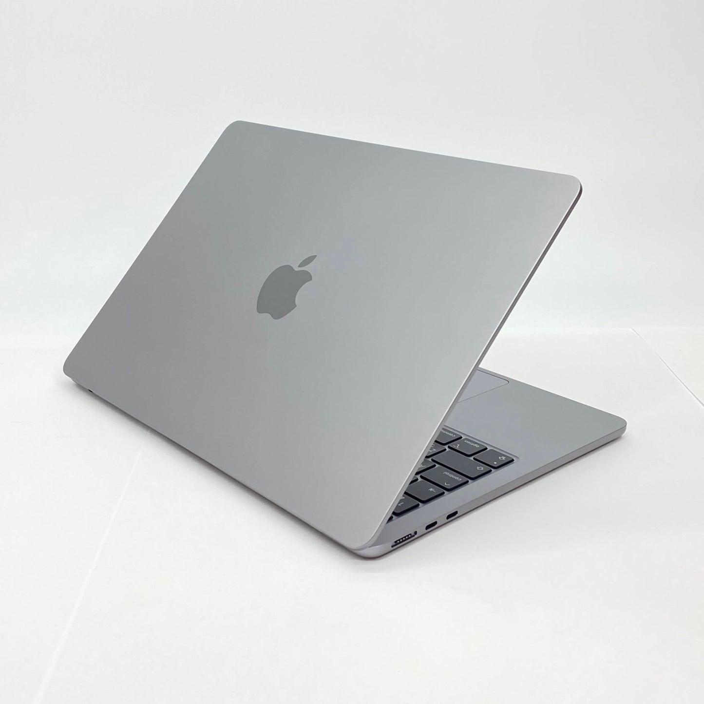 美品 Apple MacBook Air Liquid Retina 13.6インチ (Mid 2022) Apple M2 8コア/8GB/SSD 256GB スペースグレイ MLXW3J/A 充放電回数5回 バッテリー最大容量100%【C5240-80】