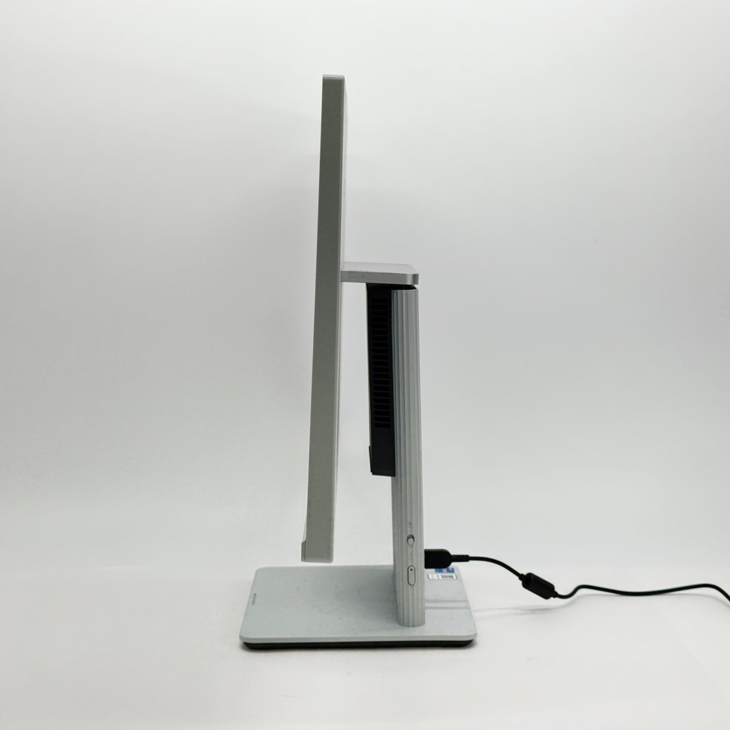 美品 Lenovo IdeaCentre AIO 24IRH9 i7-13620H 16GB 512GB Windows11Home【C7571-160】