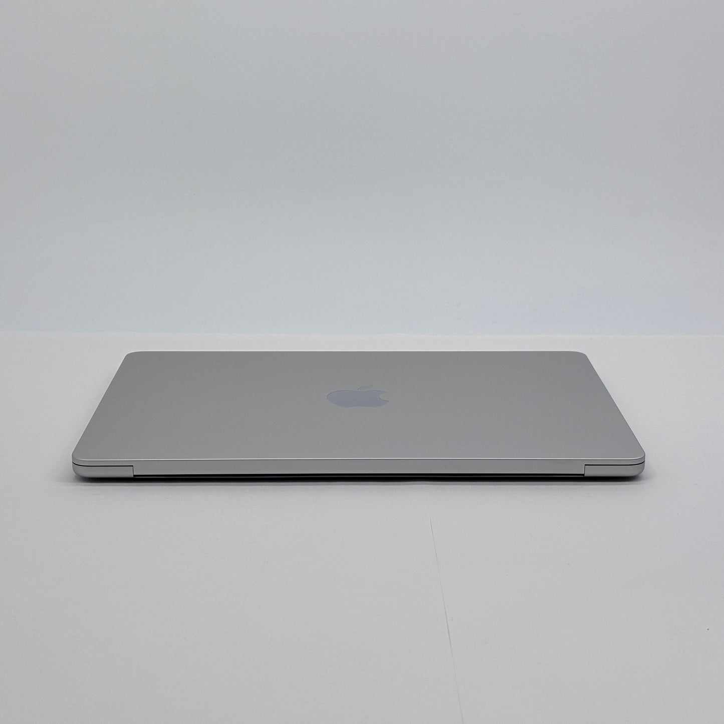 新品同様 美品 MacBook Air M5 13インチ 16GB 512GB MDH74J/A シルバー バッテリー最大容量100%【C8272-80】