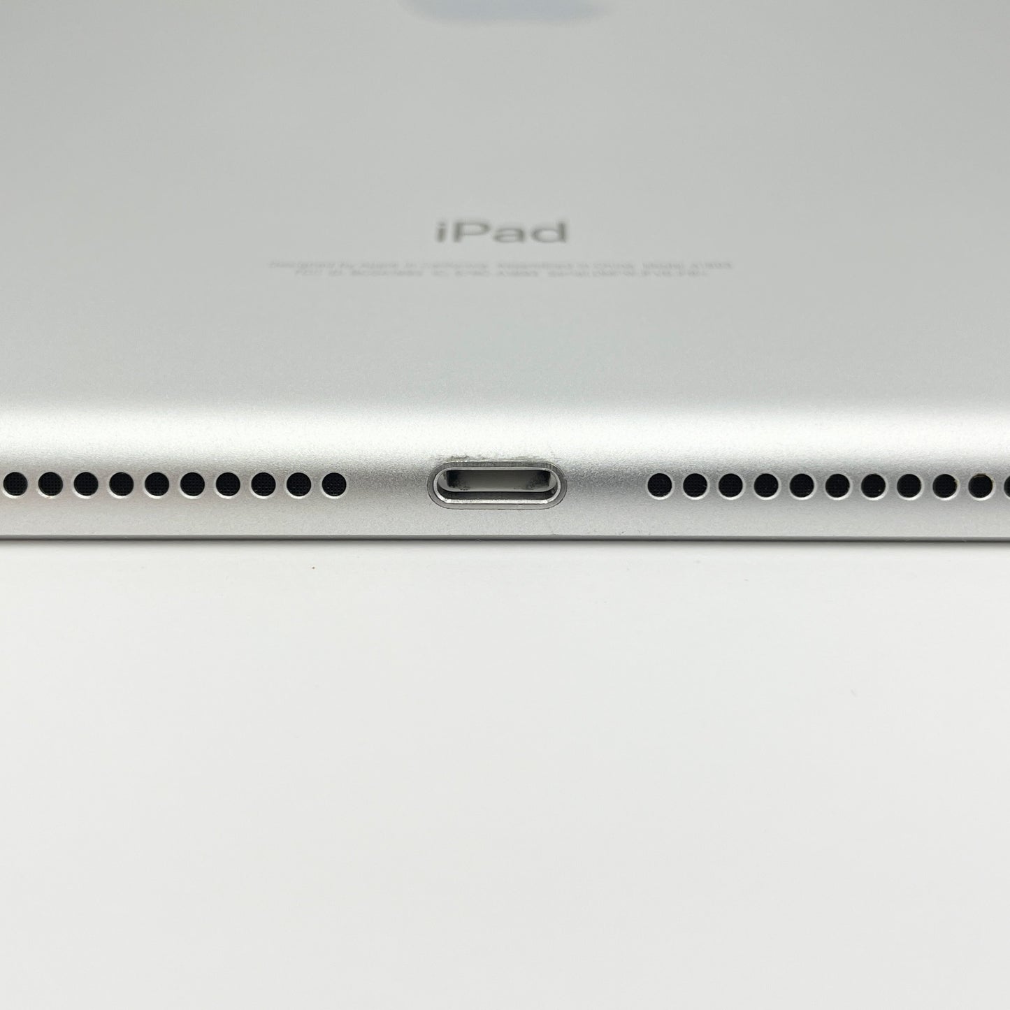Apple iPad 第6世代 Wi-Fiモデル 128GB MR7K2J/A バッテリー最大容量93% 【C7660-60】
