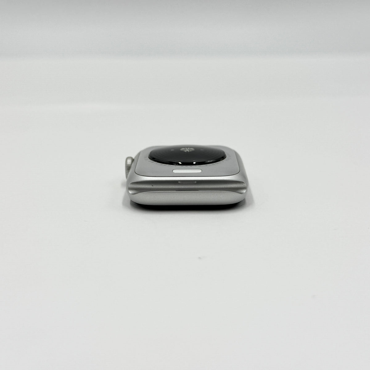 美品 Apple Watch SE 第2世代 GPSモデル 40mm MNJV3J/A バッテリー最大容量86%【C8879-60】