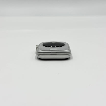 美品 Apple Watch SE 第2世代 GPSモデル 40mm MNJV3J/A バッテリー最大容量86%【C8879-60】