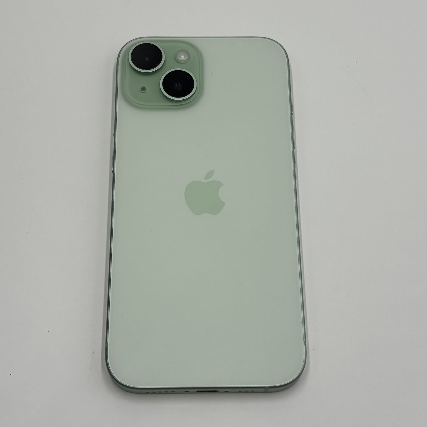 新品同様 美品 iPhone 15 128GB SIMフリー MTMM3J/A グリーン バッテリー最大容量93%【C5346-C】