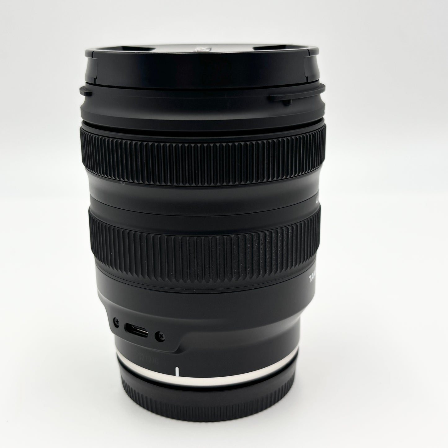 美品 TAMRON A062 20-40mm F/2.8 Di III VXD ソニーEマウント用【C6128-60】