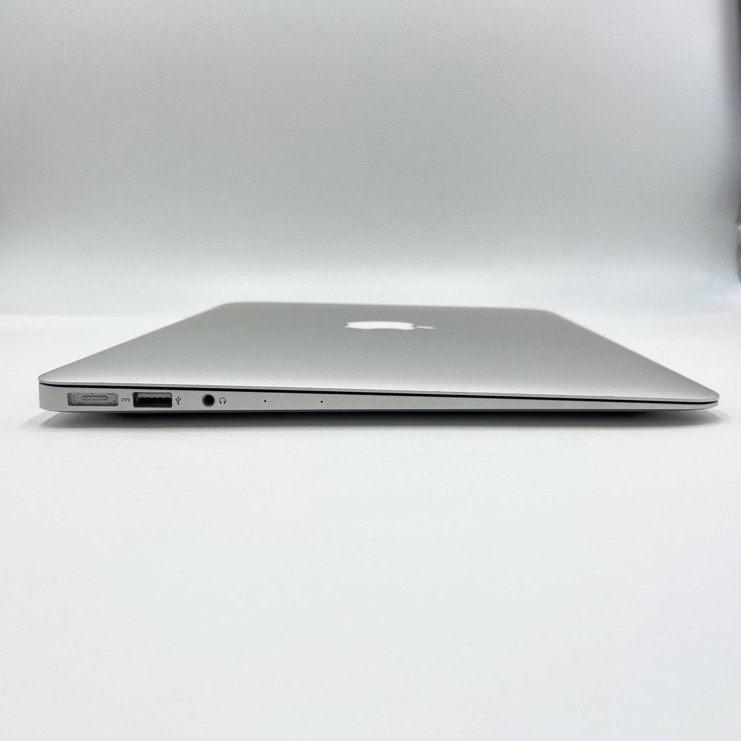 美品 Apple MacBook Air 2013 13インチ Core i5 4GB 128GB 充放電回数132回【C5586-80】