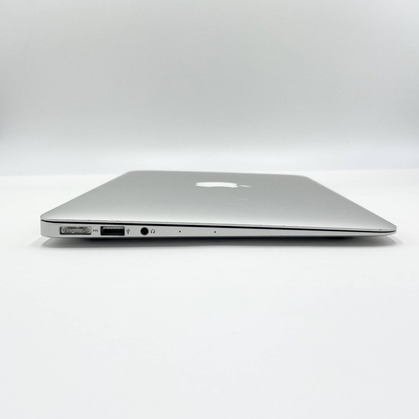 MacBook Air 2015 11インチ A1465 Core i5 4GB SSD 128GB 【C5588-80】