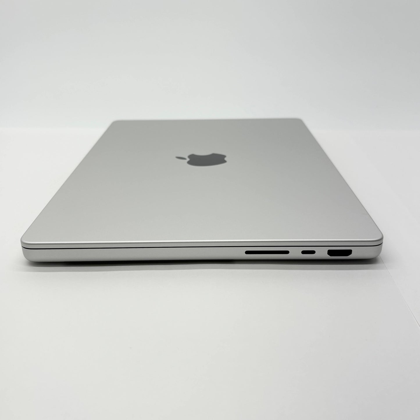 美品 バッテリー最大容量100% Apple MacBook Pro 14インチ MW2W3J/A M4 10C CPU 16GB SSD 512GB【C7742-80】