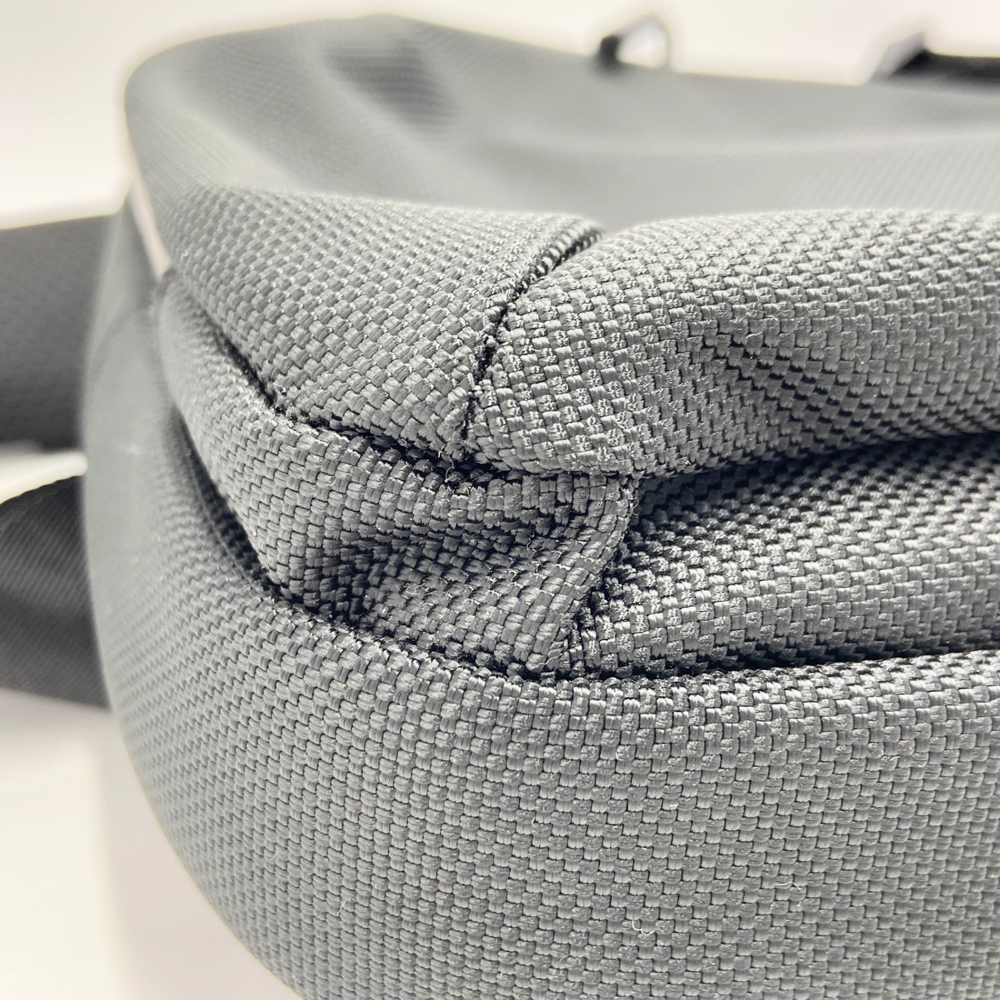 美品 THE TOKYO TECHPACK SLING【C5718】