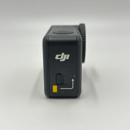 美品 DJI OSMO ACTION 6 スタンダードコンボ 付属品完備+純正バッテリー【C7705-60】