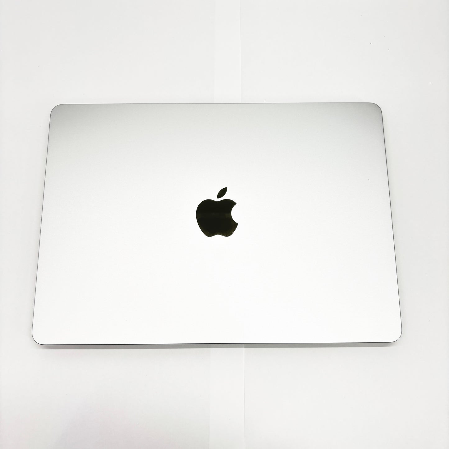 美品 Apple MacBook Air 13インチ  2025 M4 16GB 256GB MW0W3J/A シルバー　充放電回数258回 バッテリー最大容量94%【C6781-80】