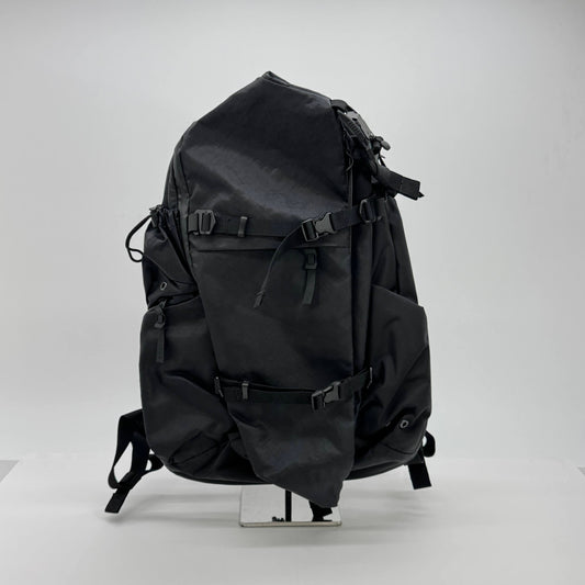 美品 CODE OF BELL コードオブベル X-TYPE ブラック スリングバッグ 高機能 拡張ギミック搭載【C7542】