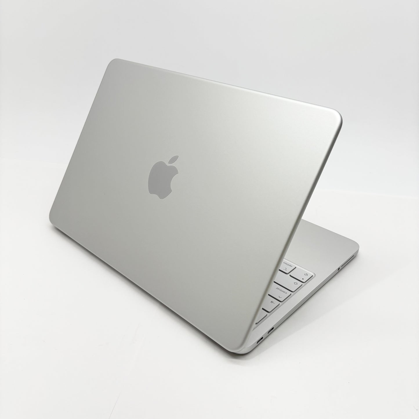 美品 新品同様 Apple MacBook Neo 13インチ Apple A18 Proチップ 6コア 8GB SSD 256GB シルバー MHFA4J/A バッテリー最大容量100%【C8700-80】