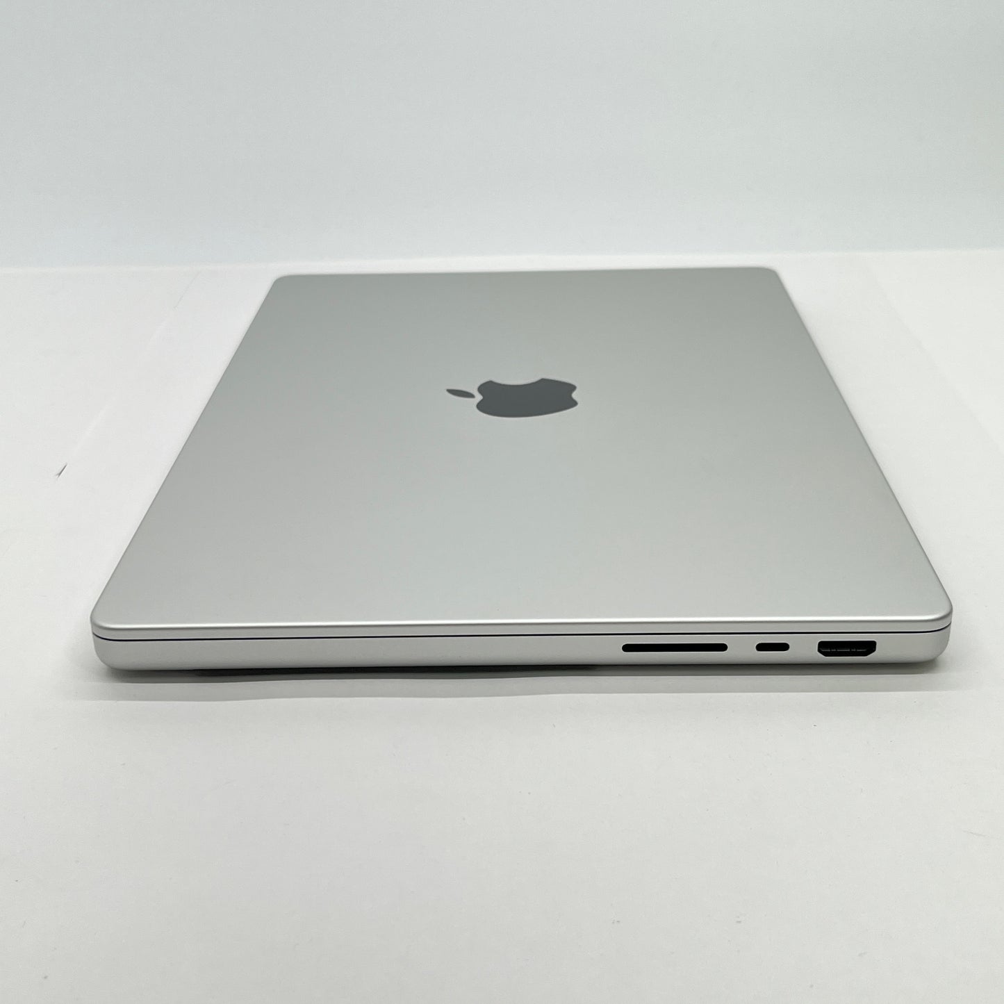 美品 Apple Macbook Pro M4 14インチ 24GB SSD 1TB MCX14J/A シルバー バッテリー最大容量100%【C6379-80】