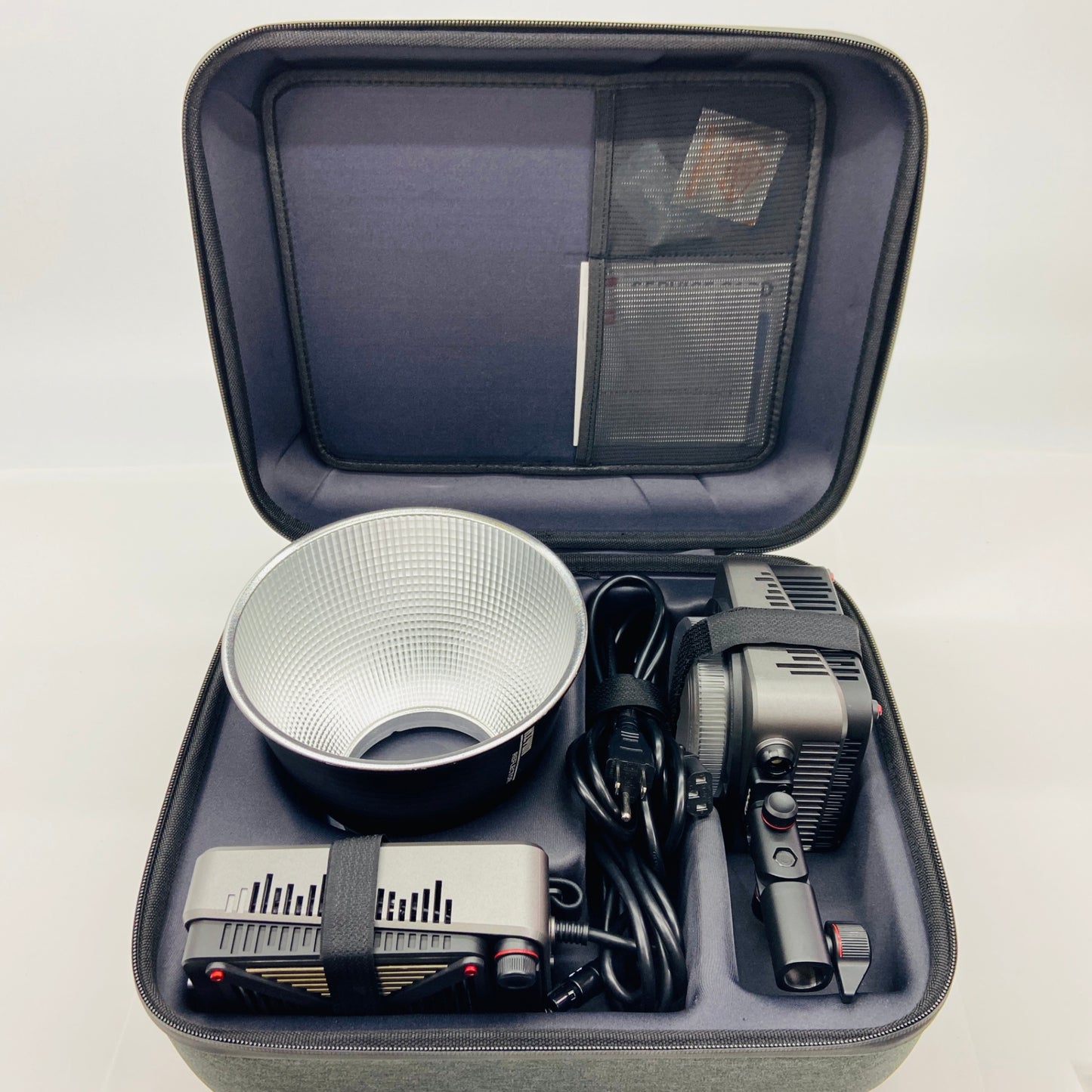 ZHIYUN MOLUS G200 200Wビデオライト 【C4772-100】