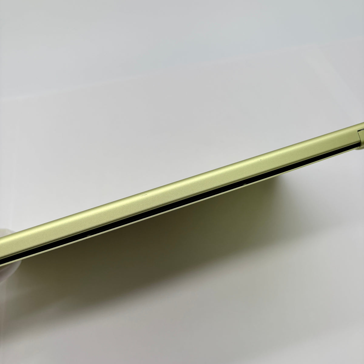 美品 Apple MacBook NEO MHFE4J/A 13インチ 8GB 512GB シトラス バッテリー最大容量100%【C9269-80】
