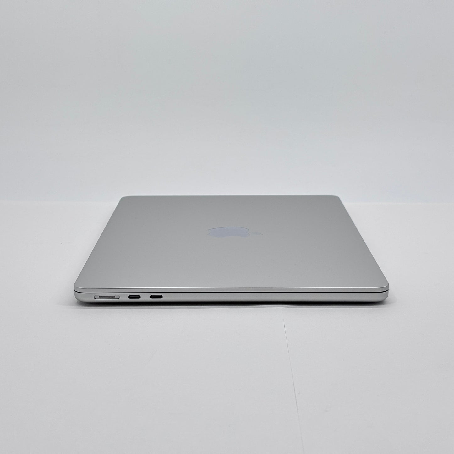 新品同様 美品 MacBook Air M5 13インチ 16GB 512GB MDH74J/A シルバー バッテリー最大容量100%【C8272-80】