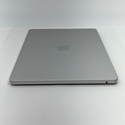 新品同様 美品 MacBook Air 13インチ M4 2025 10コアCPU 8コアGPU MW0W3J/A 16GB 256GB 充放電回数2回 バッテリー最大容量100% 【C5967-80】