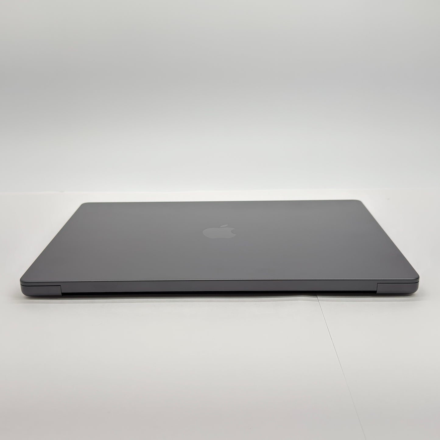 MacBook Pro Liquid Retina XDR 16インチ (Late 2023) Apple M3 Pro 12コア/18GB/SSD 512GB スペースブラック MRW13J/A バッテリー最大容量92%【C7434-100】