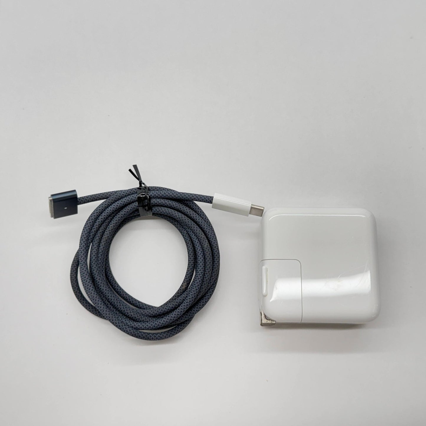 Apple MacBook Air 13インチ (Early 2024) Apple M3 8コア 8GB SSD 256GB ミッドナイト MRXV3J/A バッテリー最大容量93%【C7599-80】