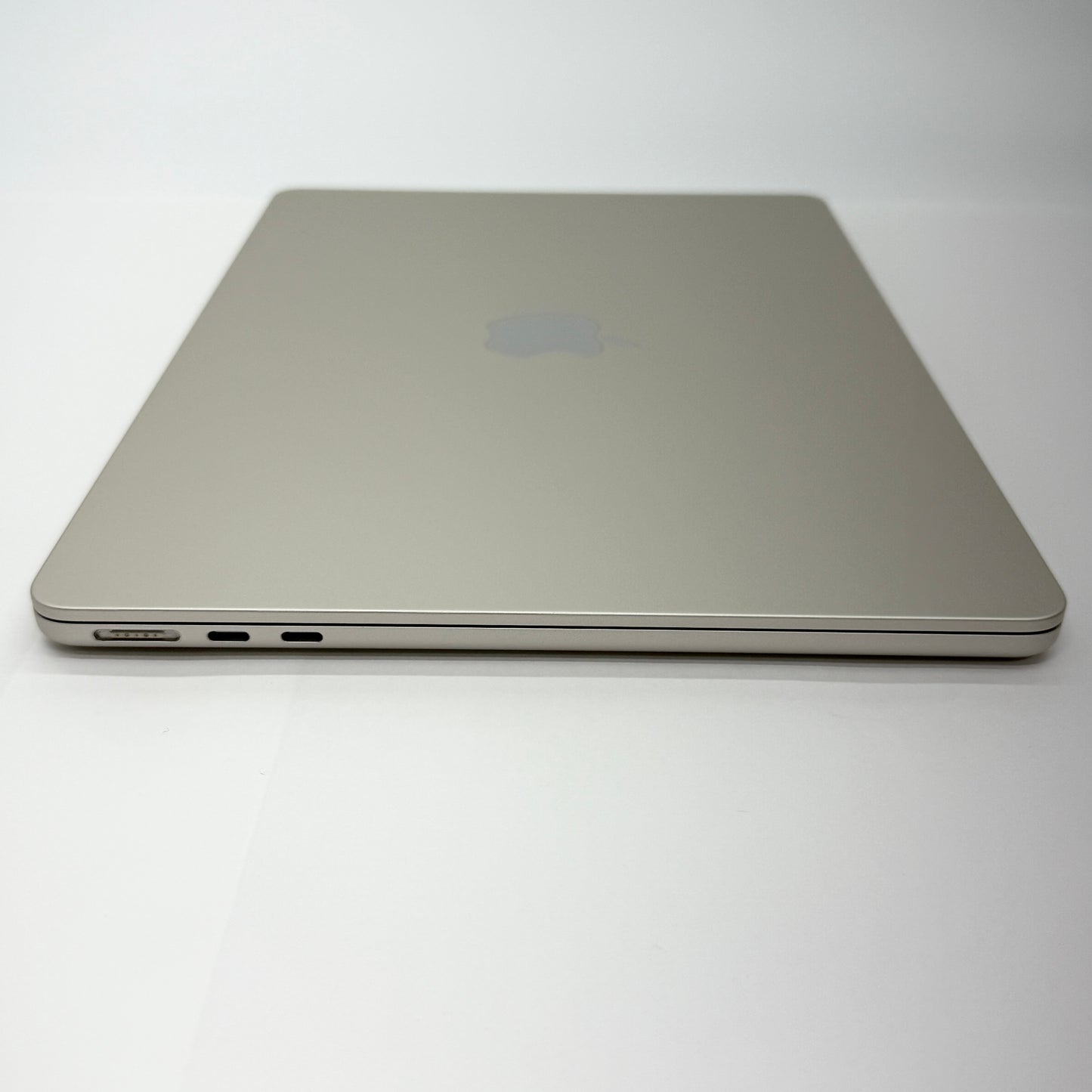 MacBook Air Liquid Retina 13.6インチ (Mid 2022) Apple M2 8コア/8GB/SSD 256GB スターライト MLY13J/A バッテリー最大容量93%【C5294-80】