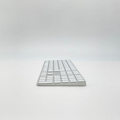 美品 Touch ID搭載 Magic Keyboard（テンキー付き）日本語配列 MMMR3J/A【C6981-80】