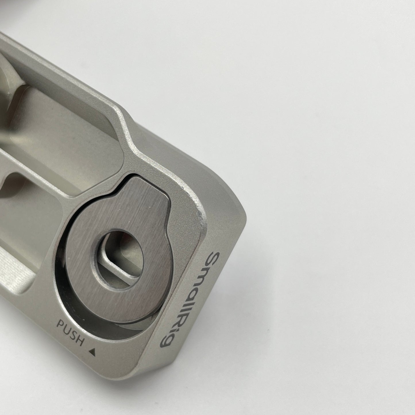 SmallRig A7C II/A7CR用 ハンドグリップ L型 4796B 【C7926-60】