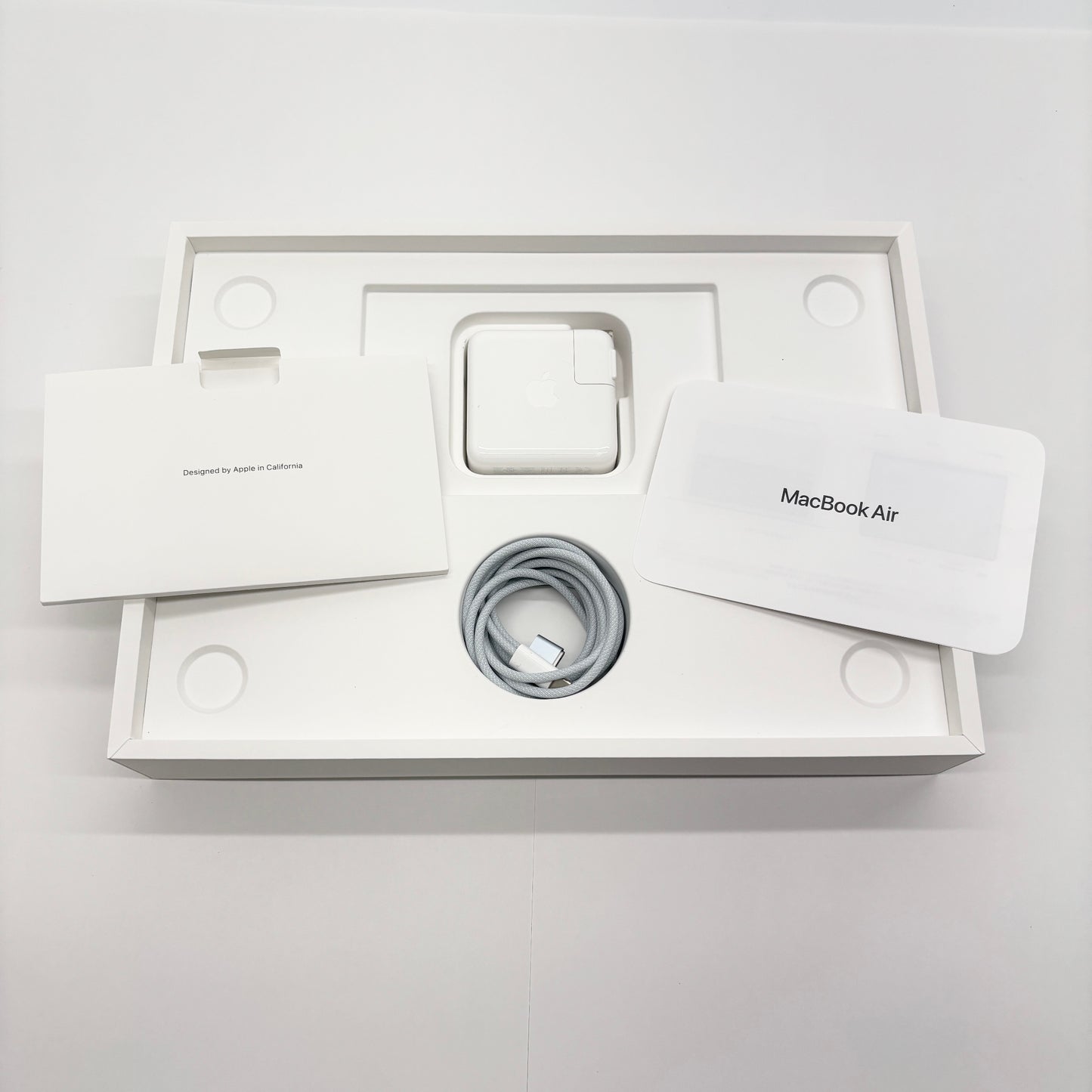 美品 Apple MacBookAir 13インチ M5 16GB 512GB バッテリー最大容量100% スカイブルー【C8380-80】