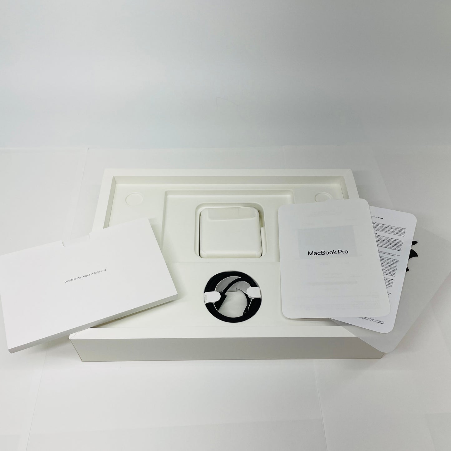 Apple MacBook Pro 2023 14インチ M3Pro 12コア 36GB 1TB USキーボード【C4338-80】