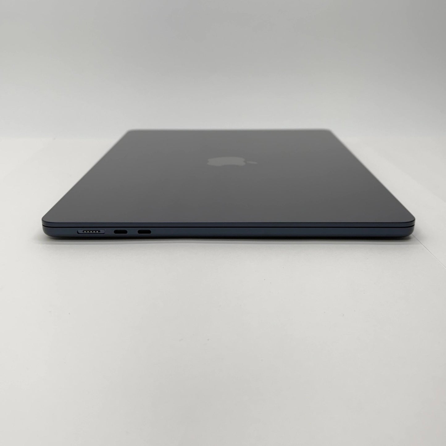 美品 Apple MacBook Air 15インチ M3 2024 8コアCPU 10コアGPU 16GB 1TB ミッドナイト バッテリー最大容量100%  【C8439-80】