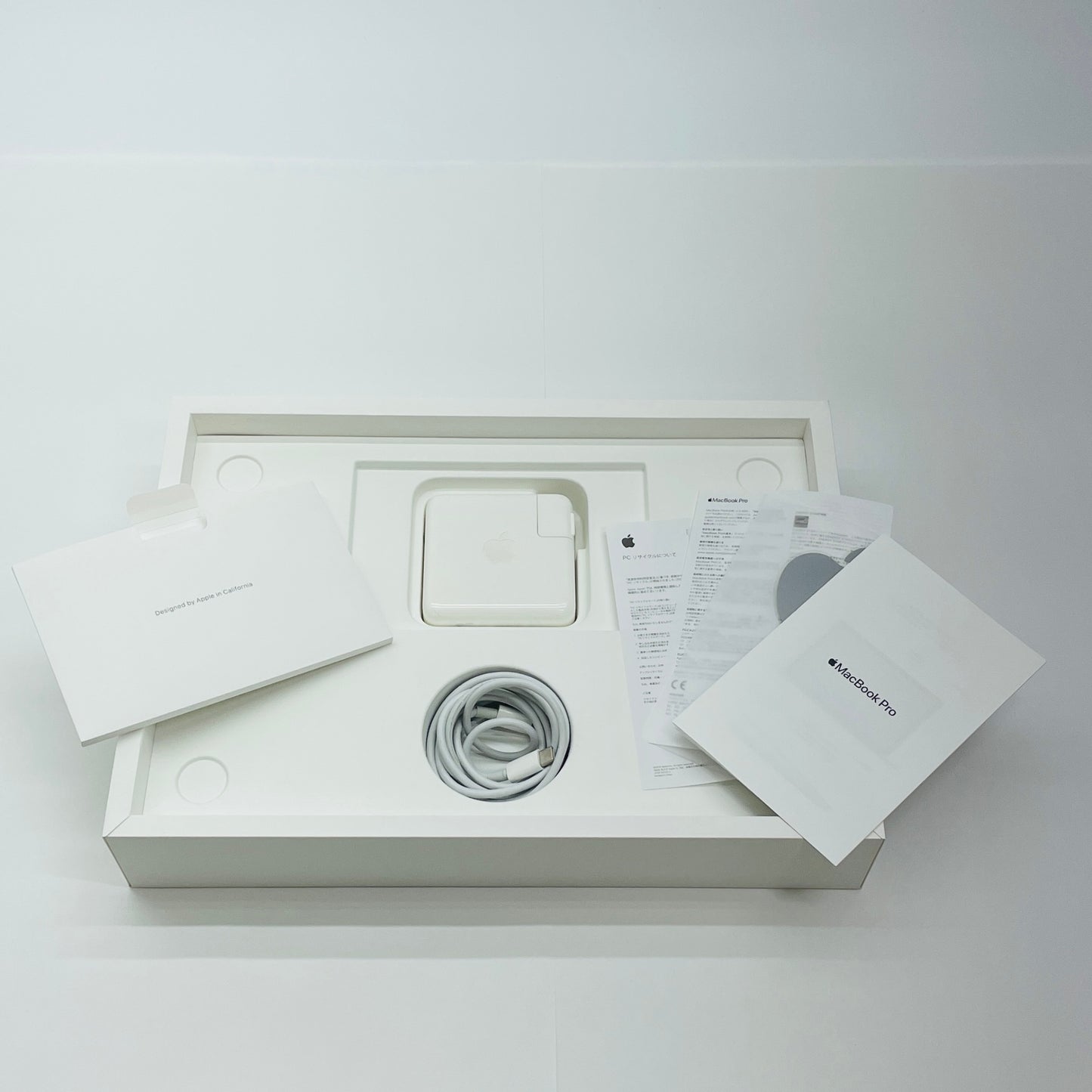 Apple MacBook Pro 2020 13インチ i5 16GB 256GB 付属品完備【C4000-80】