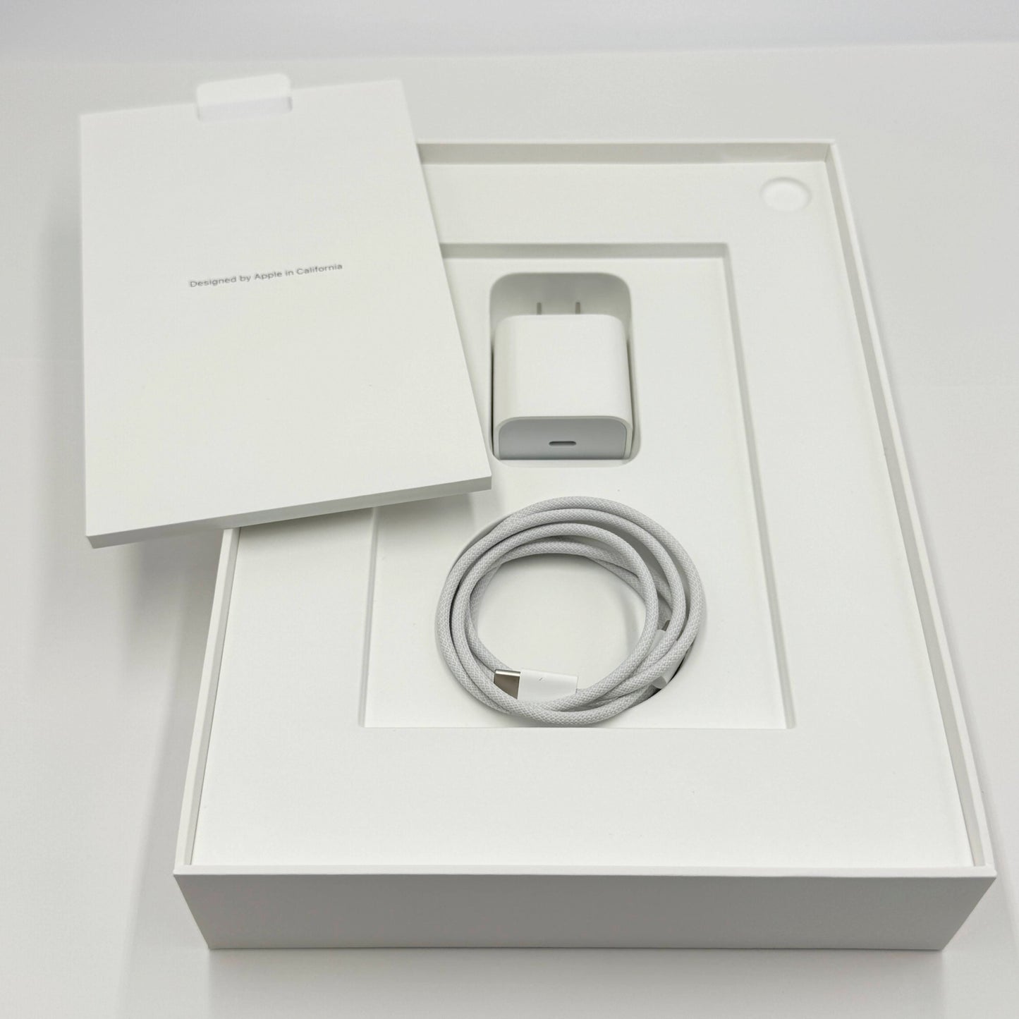 美品 Apple iPad A16 11インチ Wi-Fiモデル 128GB MD3Y4J/A シルバー バッテリー最大容量100%【C6831-60】