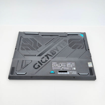 美品 GIGABYTE GAMING A16 i7 13620H 16GB RTX5060 Laptop SSD 1TB Windows11 Home バッテリー最大容量100% 付属品完備【C7821-80】