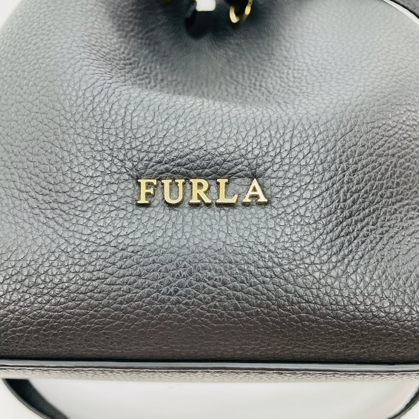美品 FURLA フルラ レザー 本革製 巾着 2way ショルダーバッグ	【C5086】