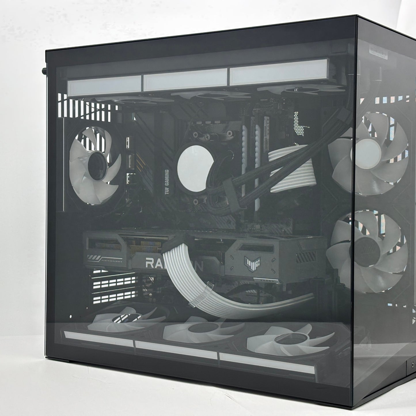 美品 ピラーレス自作ゲーミングPC Ryzen 7 5700X 32GB nvmeSSD2TB Radeon RX 9060 XT Windows11 Home【C8511-140】