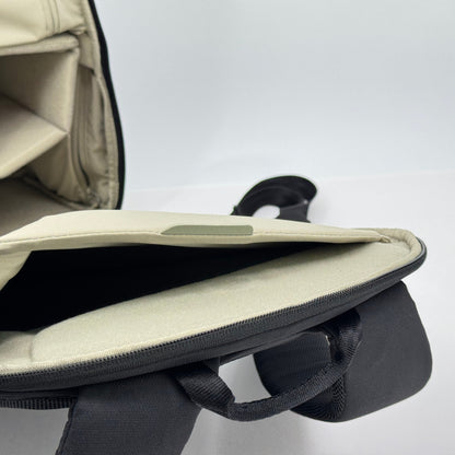 美品 OneGo Lite Backpack 22L (マットブラック) カメラバッグ 多機能バックパック【C7562】