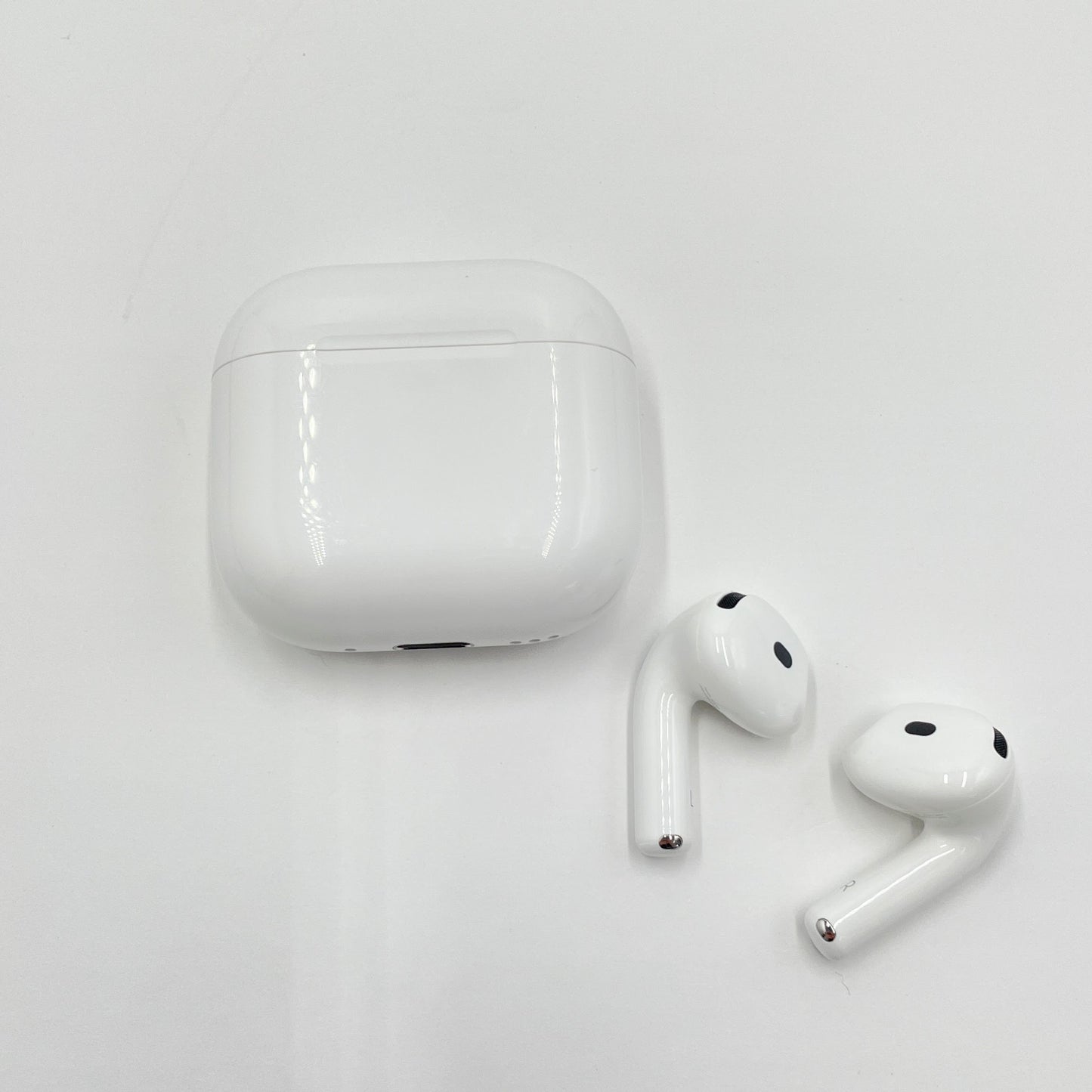 Airpods 第4世代 アクティブノイズキャンセリング搭載モデル MXP93J/A ホワイト　タイプCケーブル付属【C6782-N】