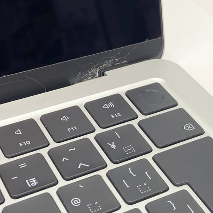 MacBook Air M2 2022 8コアCPU/8コアGPU 8GB 256GB MLXY3J/A シルバー バッテリー最大容量87%【C5671-80】